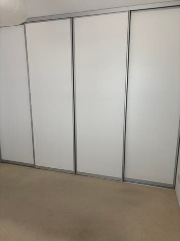 Gratis linnenkast met schuifdeuren en kast indeling