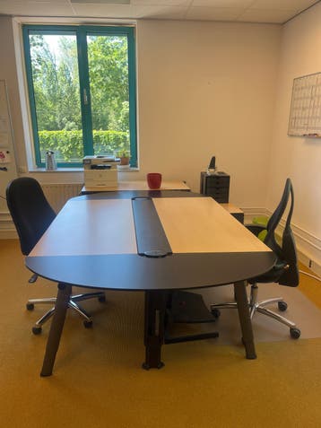 Duo-bureau met verstelbare poten + kastje
