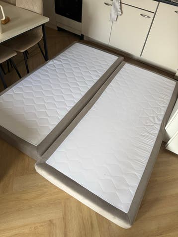 GRATIS! Twee matrassen 180x200