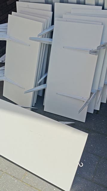 12 boekenplanken 40  80 cm – Gratis af te halen