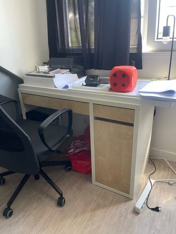 Modern bureau met lades - ideaal voor thuiswerkplek
