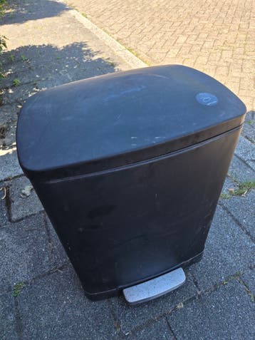 Prullenbak met twee bakken