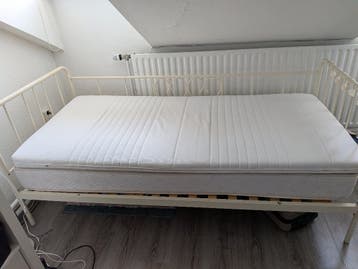Eenpersoonsbed inclusief matras en topper