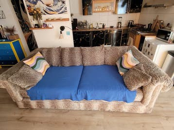 Gratis bank, free sofa