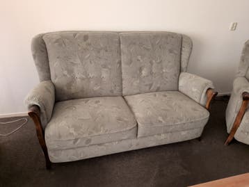 Comfortabele 2-zitsbank en fauteuils. Gratis . Scheemda