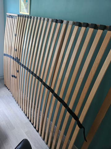 Lattenbodem in goede staat 
140x200 met verstelbaar hoofd