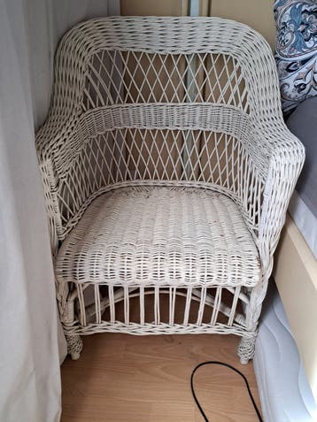 Witte rotan stoel