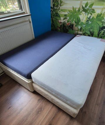 Gratis op te halen! 2x Eenpersoonsbed 90x200cm met matras
