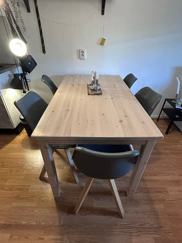 Mooie tafel met gebruikssporen - 81x140x75 cm