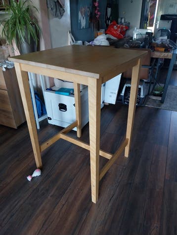 Gratis houten statafel, eenvoudig uit elkaar te halen