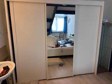 Kledingkast met spiegel