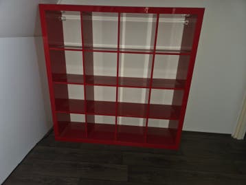 Rode Ikea Kallax kast met 24 vakken