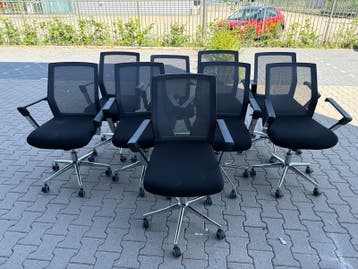 Gratis set van 9 zwarte bureaustoelen met mesh rugleuning
