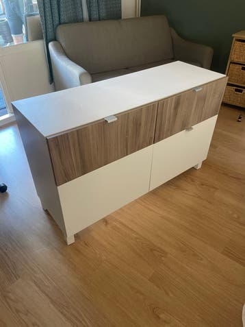 kast met lades en deuren