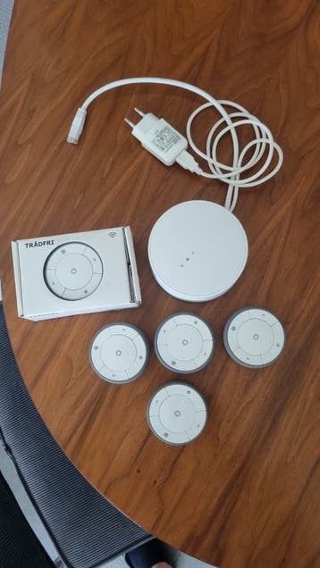 IKEA TRÅDFRI Gateway met 5 afstandsbedieningen