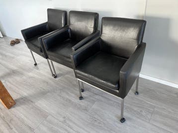 3 leren eetkamerstoelen met wieltjes – gratis af te halen