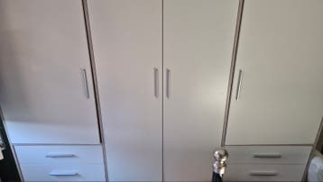 Mooie grote kledingkast