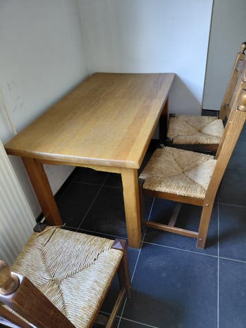 Massief eiken tafel met 4 stoelen - Gratis