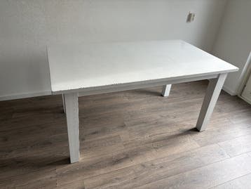 Houten eettafel en 4 stoelen - wit