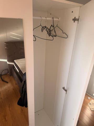 GELIJK ZSM OPHALEN!! Jysk kledingkast