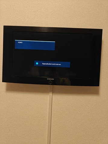 Gratis : Samsung LE32A330 32 inch HD Ready TV + wandbeugel