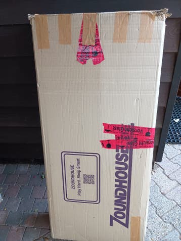 Doos voor verzending van een gitaar in koffer