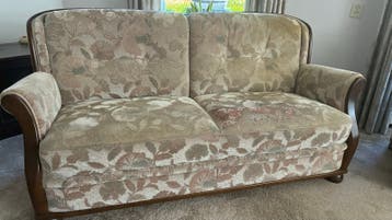 Gratis: Vintage 2-zits bank en fauteuil met bloemenprint