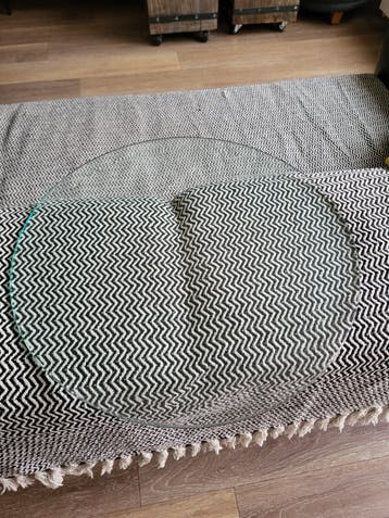 Repair café: Gratis glazen bijzettafel met metalen poot