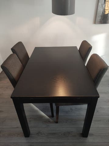 Gratis Ikea eettafel en 4 eetstoelen