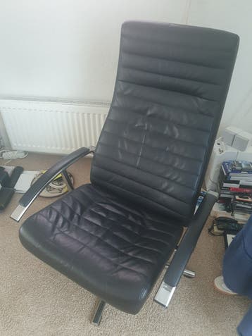 Mooie strakke nog in goede staat verkerende relaxfauteuil