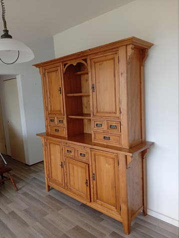 Massief houten wandkast / dressoir