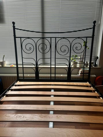 Metalen bedframe zwart IKEA (140x200)