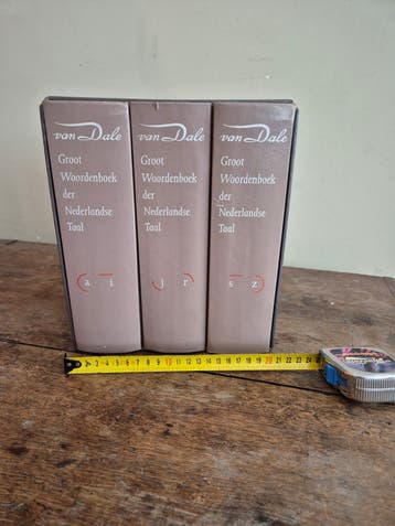 Van Dale Groot Woordenboek der Nederlandse Taal (12e druk)