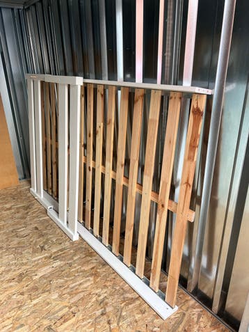 Wit houten bedframe 120x200 met matras (Jysk)