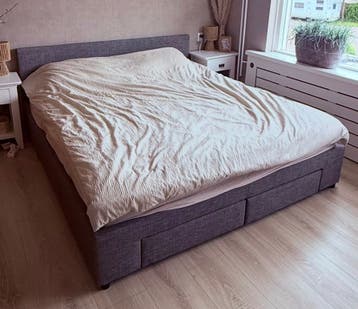 Gratis grijs tweepersoonsbed 180x200 met 4 laden