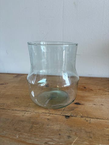 2 glazen bloemenvazen gratis af te halen