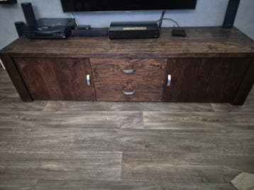 Gratis op te halen: Zwaar eiken tv dressoir