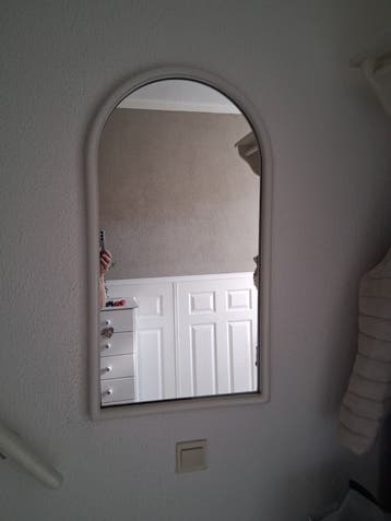 Spiegel  85 cm hoog en 45 cm breed