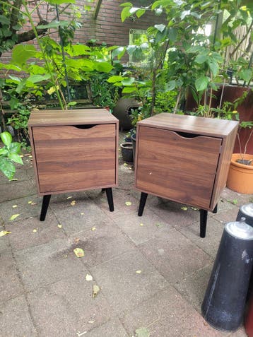 Set van 2 houten nachtkastjes/bijzettafels