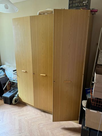 Gratis ophalen: diverse meubels oa bed, kledingkast,dressoir