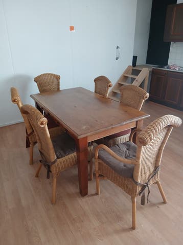 Houten eettafel met lades en 6 stoelen - Gebruikt