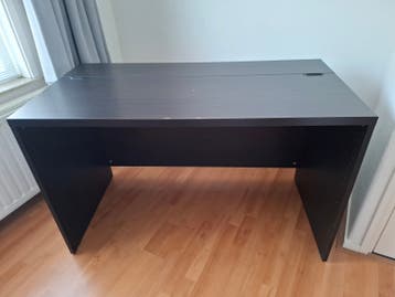 Stevig bureau, gratis ophalen.