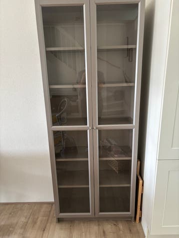 Gratis op te halen vitrinekast/boekenkast!!