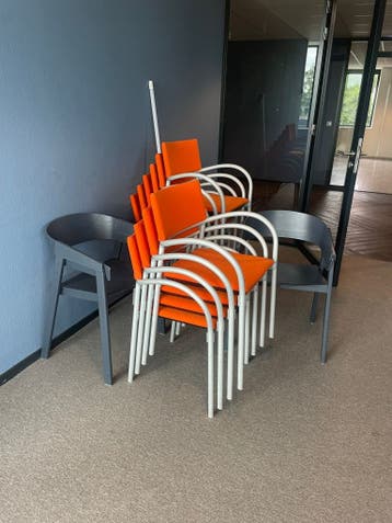 Bureau's en stoelen gratis op te halen in Zwolle