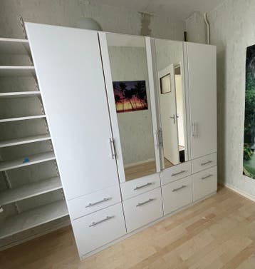 GRATIS! Witte kledingkast met spiegeldeuren en lades