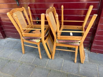 4 eettafel stoelen