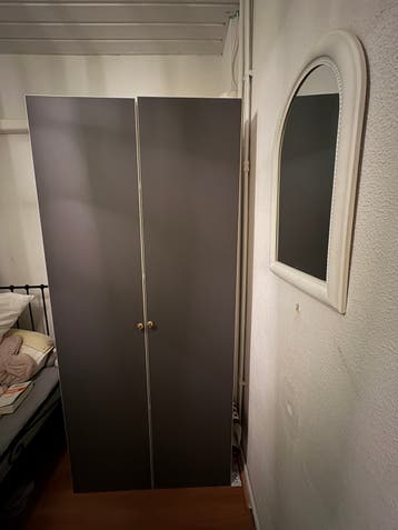 Grijze kast