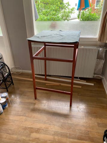 Hoge tafel/ statafel. Let op WANKEL!!!