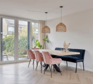 Eettafel + eetkamerstoelen + eetkamerbank
