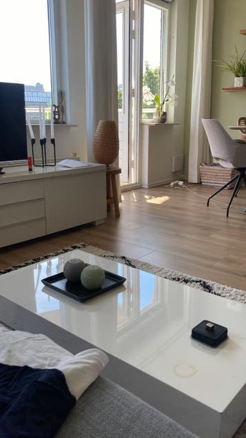 Gratis witte hoogglans salontafel